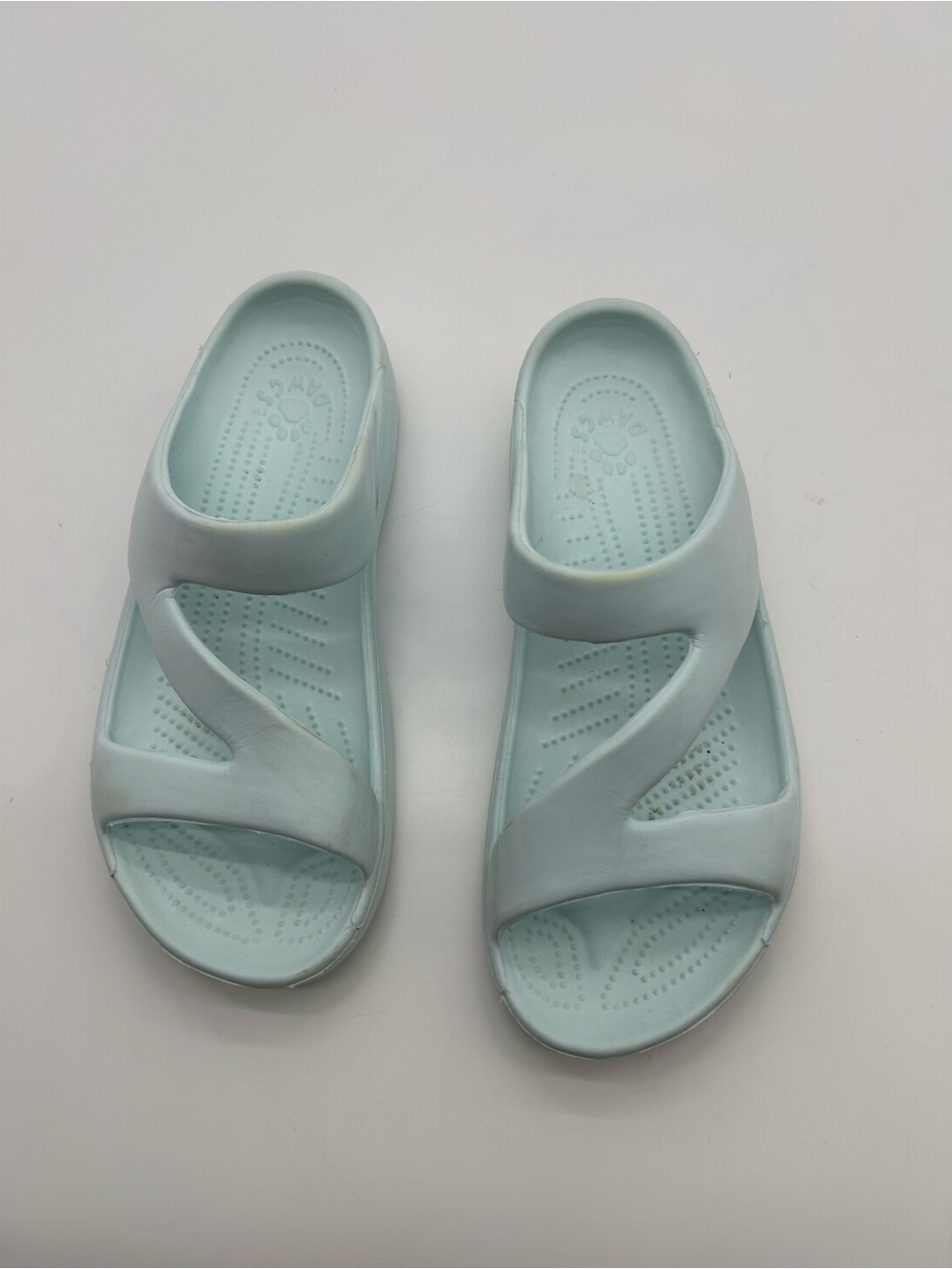 Dawgs Women’s Z Sandals size 7/37 in a light blue